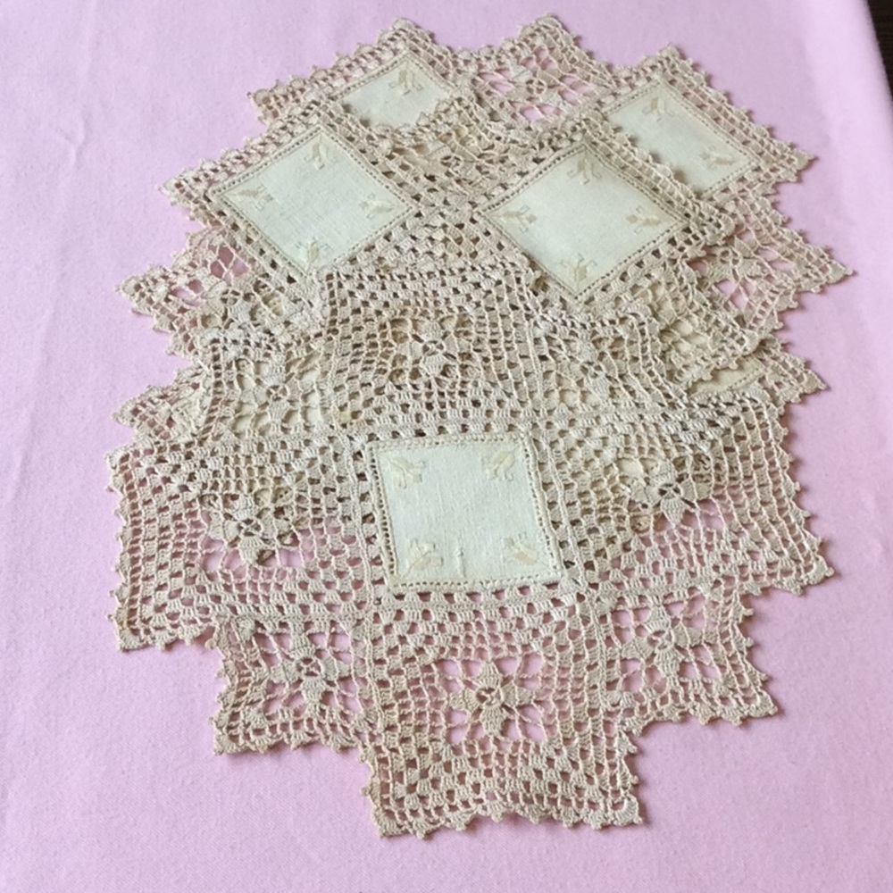 FINAL SALE PRICE 4 Pc Vintage Doily Lot in Tan - Picture 4 of 6